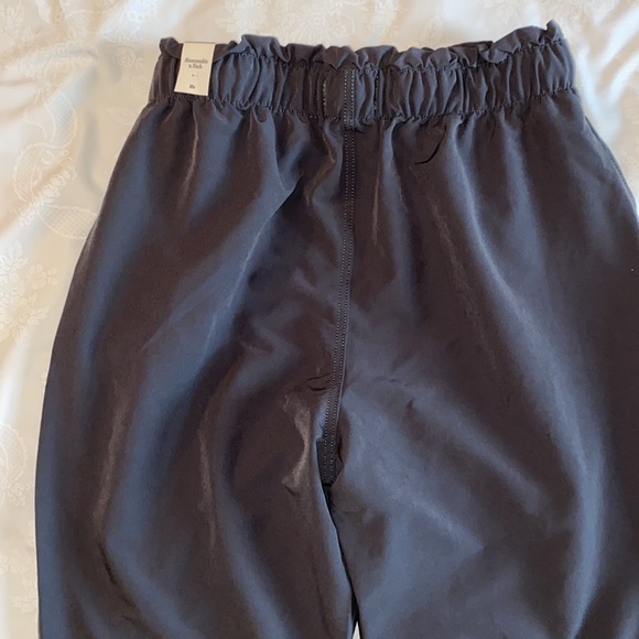 NWT Abercrombie & Fitch gray high rise wind pant joggers - Picture 3 of 15